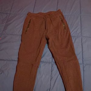 American Eagle maroon joggers lightly used in a mens small.